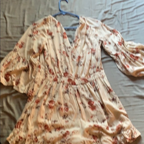 Very nice romper. Only wore once or twice! - Picture 2 of 4